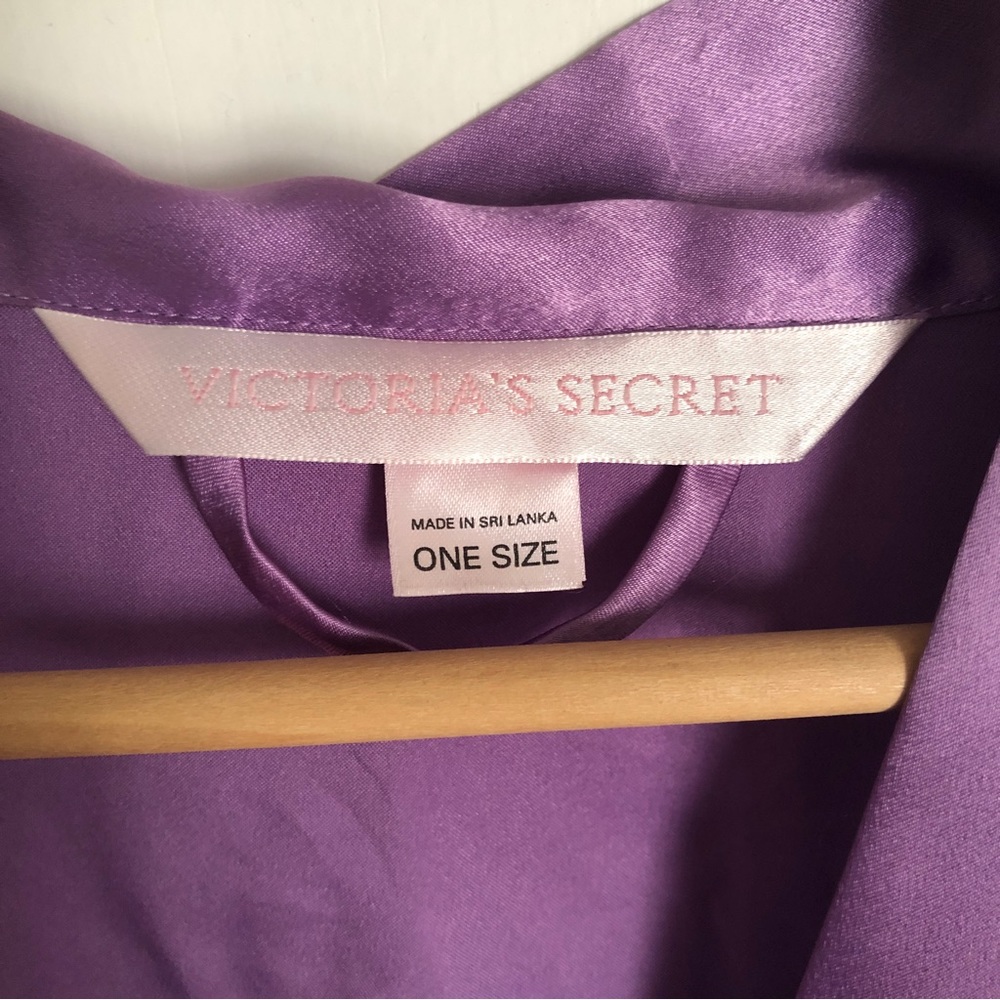 Victoria’s Secret Robe 💜 - Picture 2 of 4